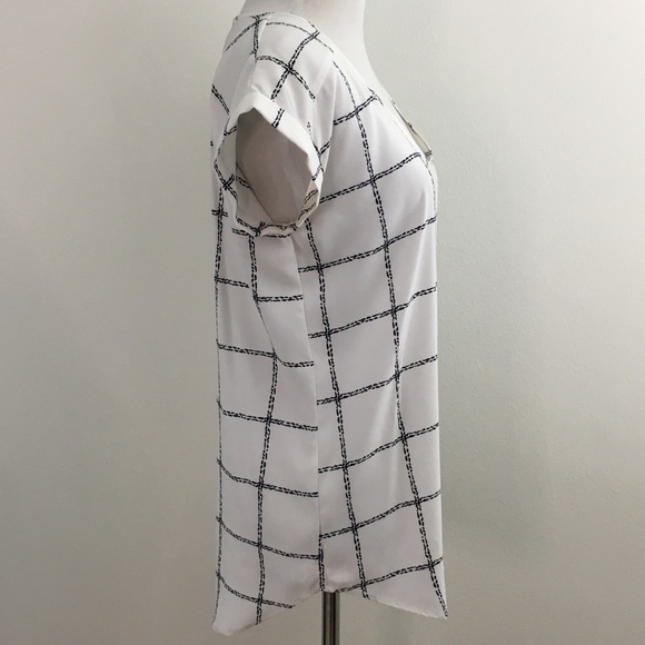 Express | Short Sleeve Blouse - Picture 4 of 8